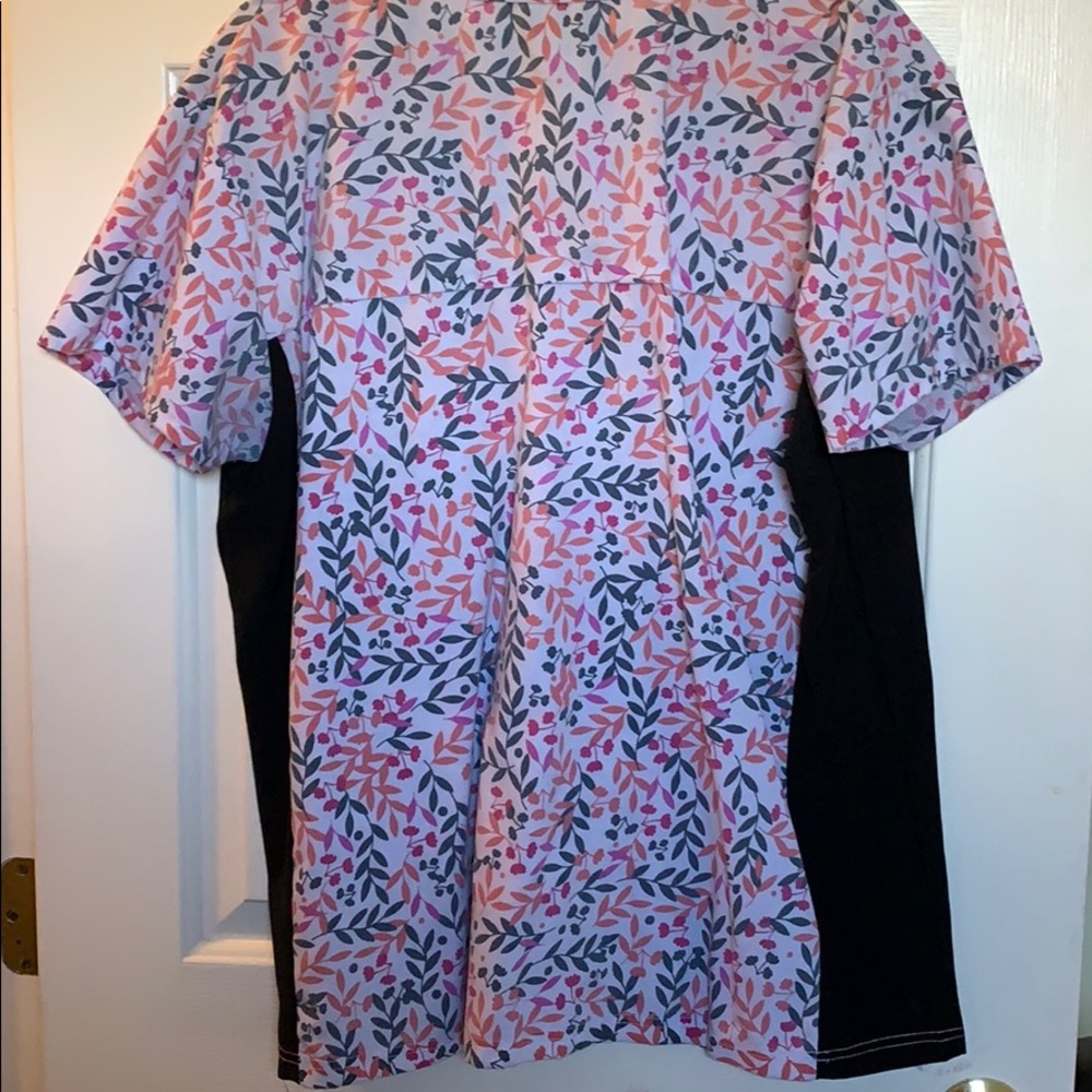 XL Scrub Top - Picture 2 of 3